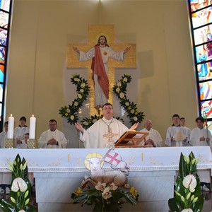 Biskup Šaško predslavio uskrsnu misu u Župi Presvetog Srca Isusova u Karlovcu